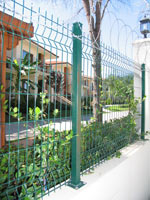 analogue of the fence TM Cossack from wire panels with a flat fidget on top.
