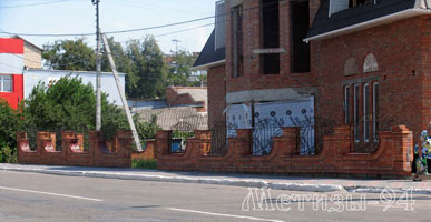Forged fence - the perfect solution for protecting the territory
