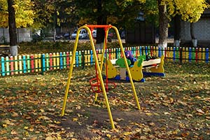 фото забора для детской площадки